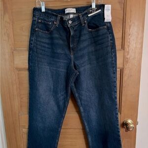 Abercrombie & Fitch The Straight Mid Rise Curve Love